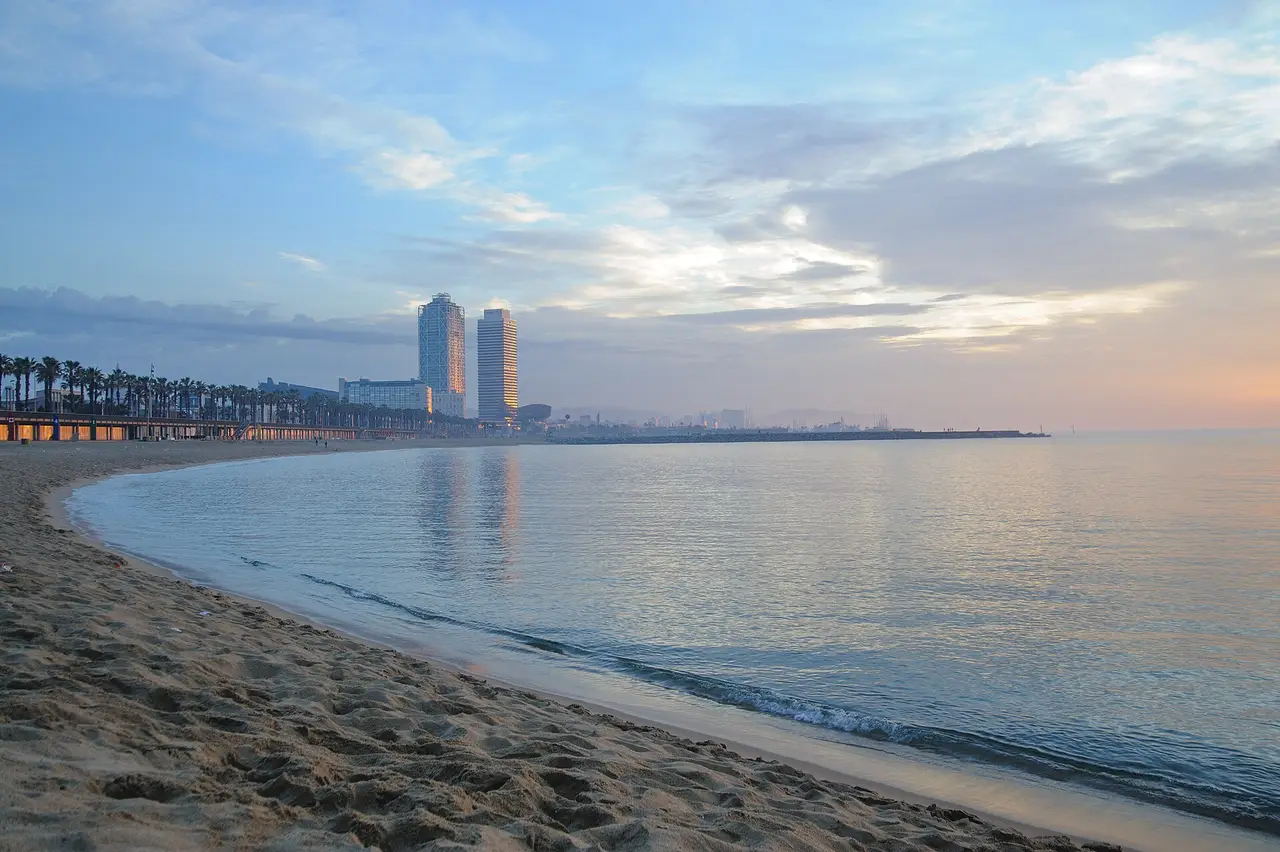 Plaża Barceloneta w Barcelonie