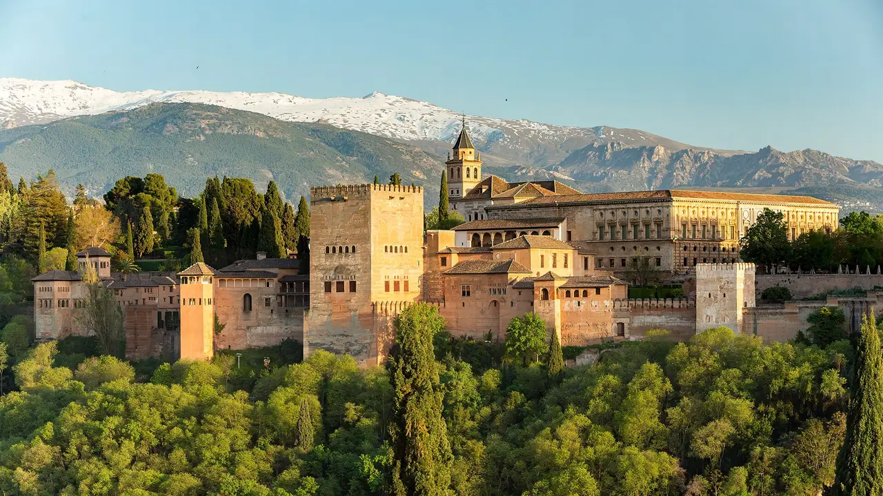 Grenada i Alhambra z Mirador de San Nicolás