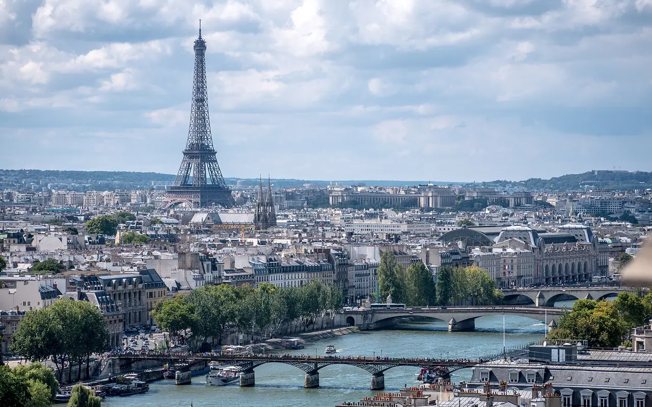 París y la Torre Eiffel vistas desde la Torre Saint-Jacques
