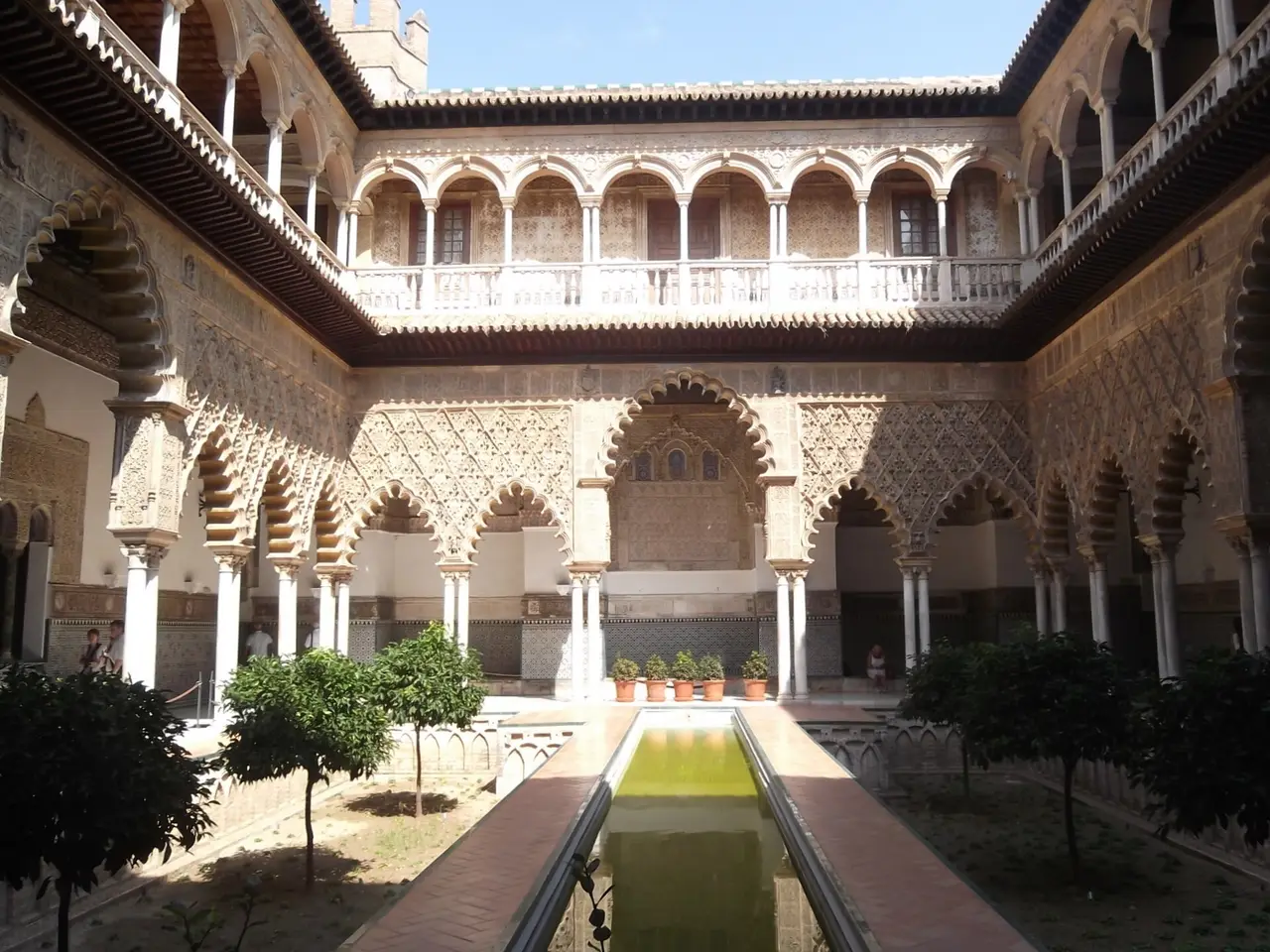 Patio de las Doncellas w Real Alcázar w Sewilli